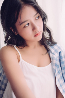 他含着她的乳奶揉搓揉捏日韩